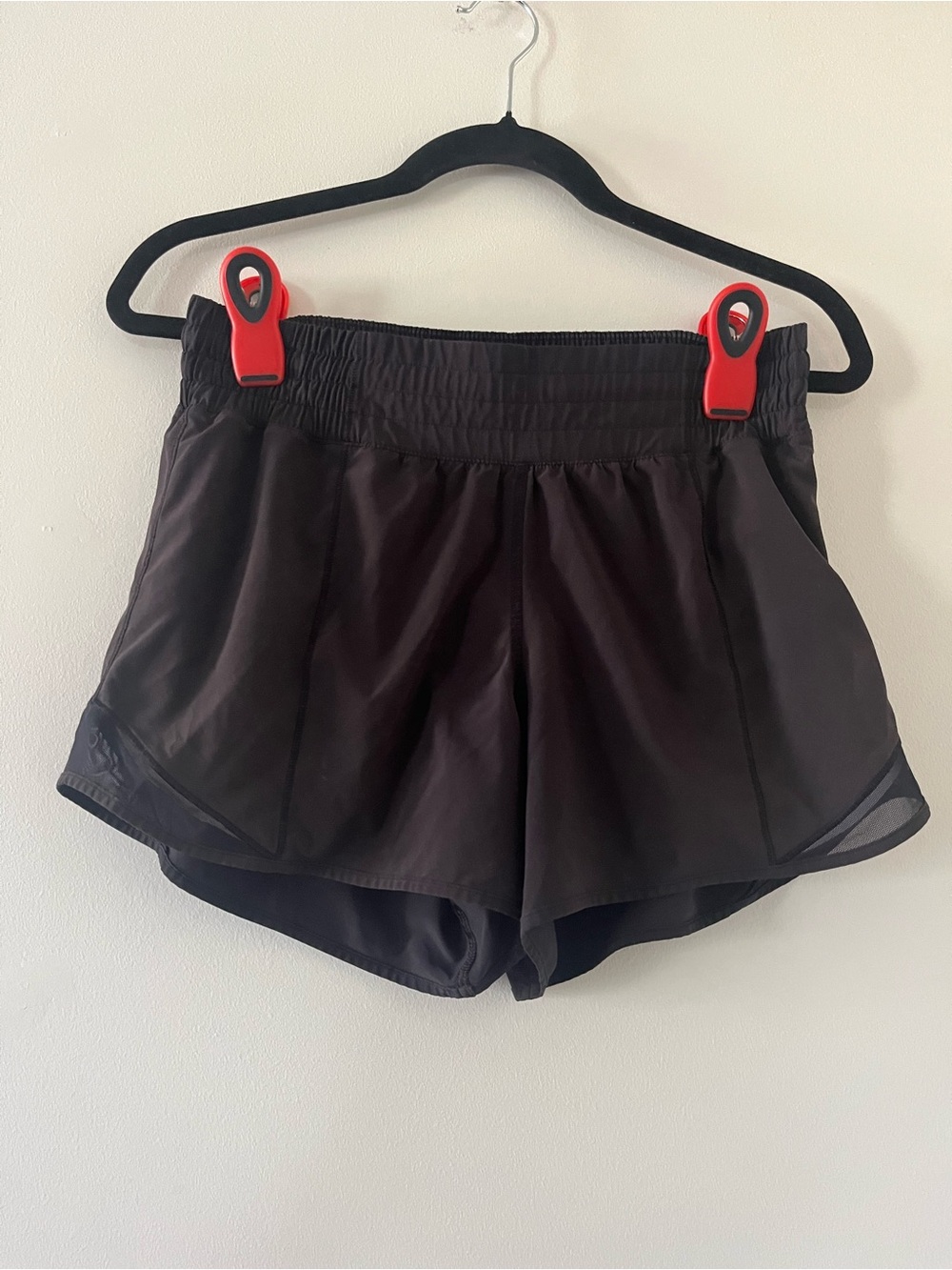 Lululemon Black Hotty Hot Shorts 6 Lined Lightweight Curved Hem Athletic